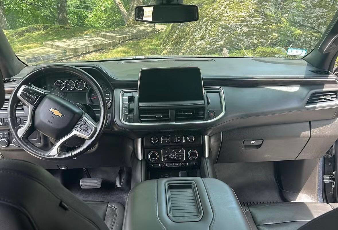 Used 2021 Chevrolet Suburban LT image 12