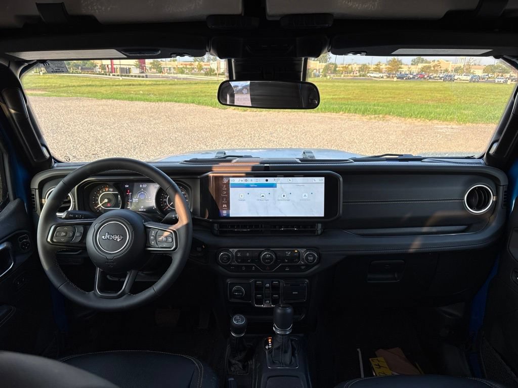 Used 2025 Jeep Gladiator Sport AWD/4WD image 18
