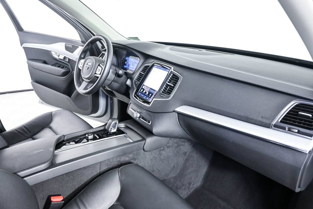 Certified 2025 Volvo XC90 B5 Core AWD/4WD image 25