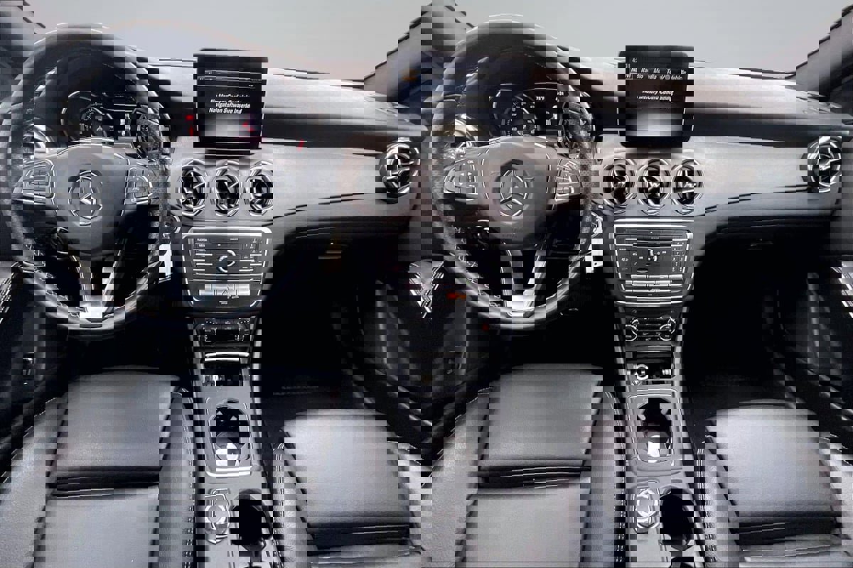 Used 2018 Mercedes-Benz GLA 250 image 16