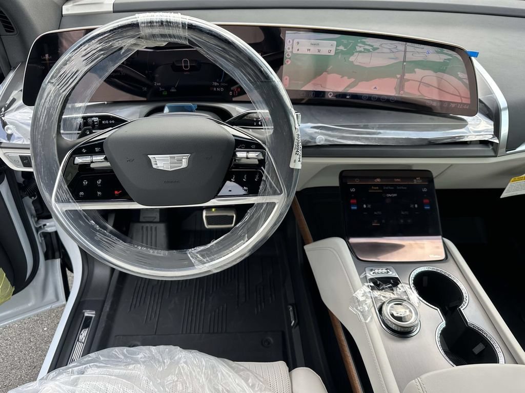 New 2027 Cadillac Vistiq Luxury w/ LPO, Floor Liner Package AWD/4WD image 10