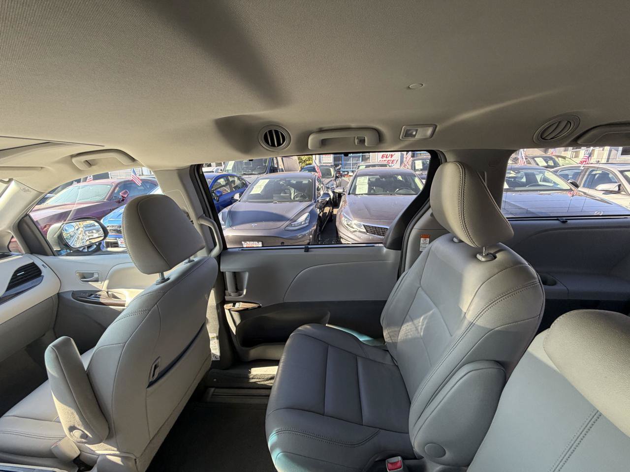 Used 2017 Toyota Sienna XLE w/ XLE Navigation Package FWD image 36