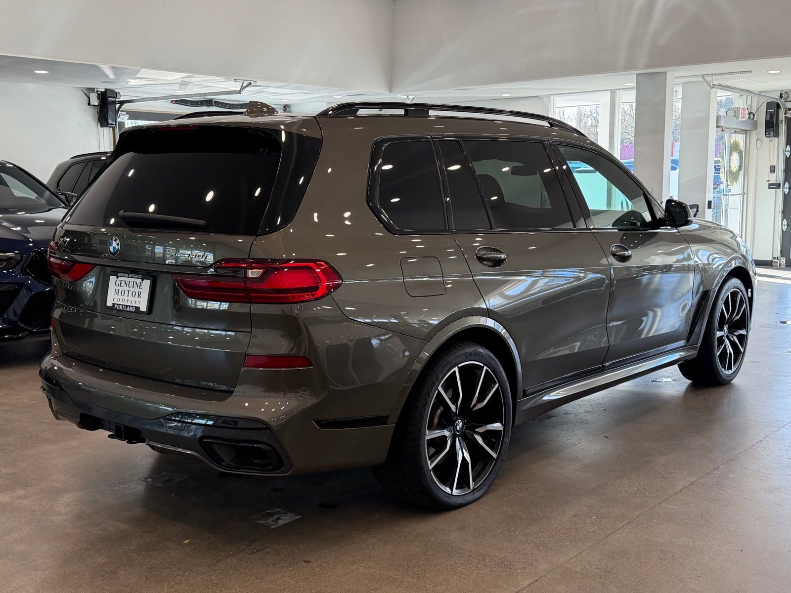 Used 2022 BMW X7 xDrive40i w/ M Sport Package image 3