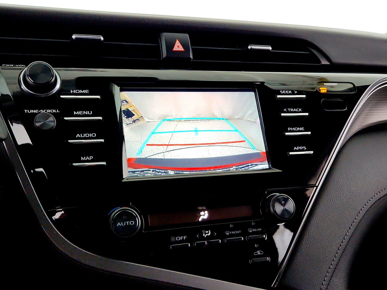 Used 2019 Toyota Camry SE image 12