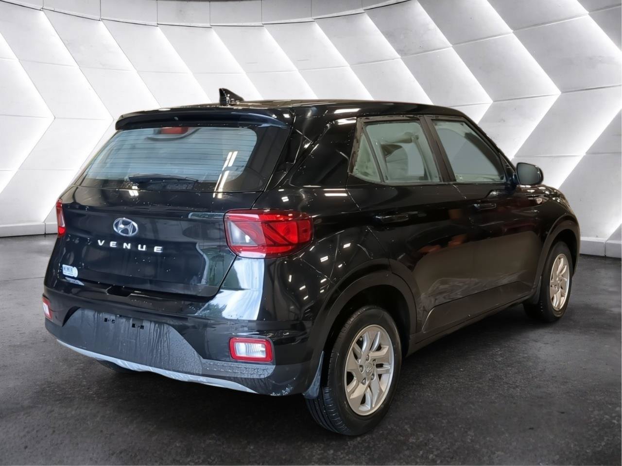 Used 2021 Hyundai Venue SE FWD image 5