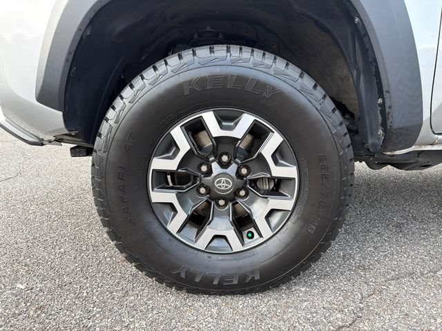 Used 2022 Toyota Tacoma TRD Off-Road w/ Technology Package AWD/4WD image 13