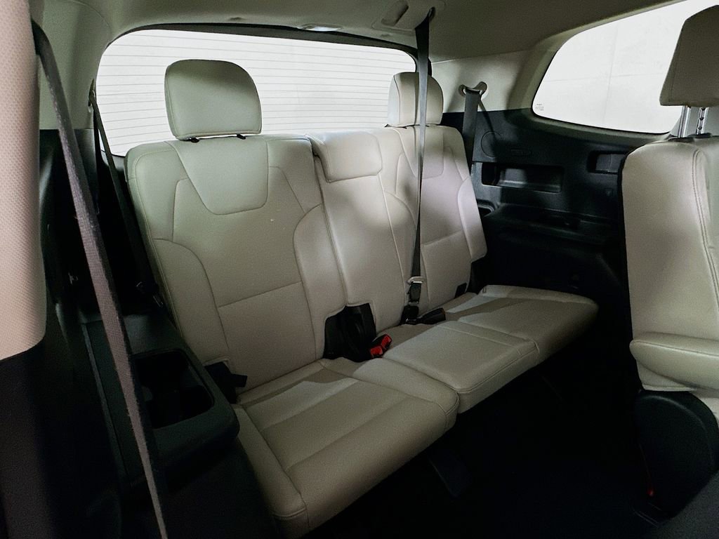 Used 2023 Kia Telluride EX w/ EX Captain's Chair Package image 14