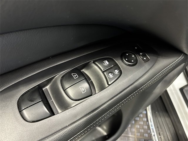 Used 2018 Nissan Pathfinder Platinum image 14