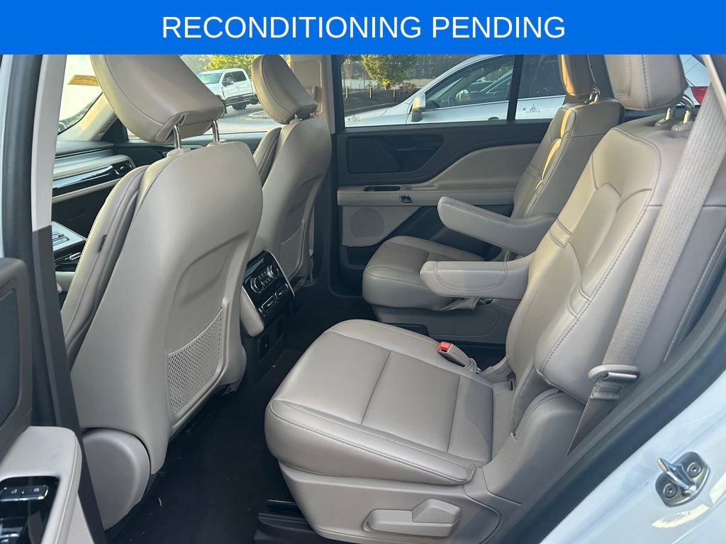 Used 2024 Lincoln Aviator 2WD w/ Premium Package image 9