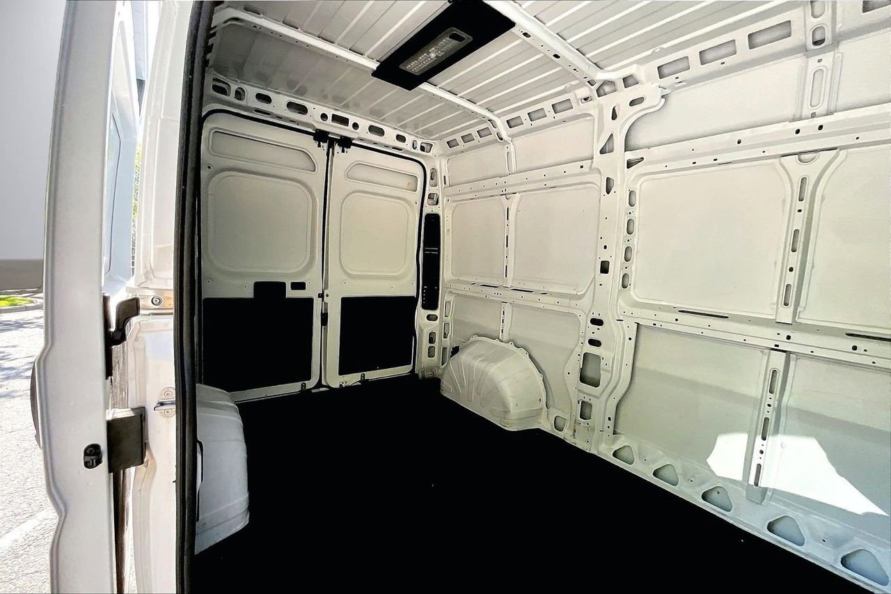 Used 2025 RAM ProMaster 2500 w/ Convenience Group image 20