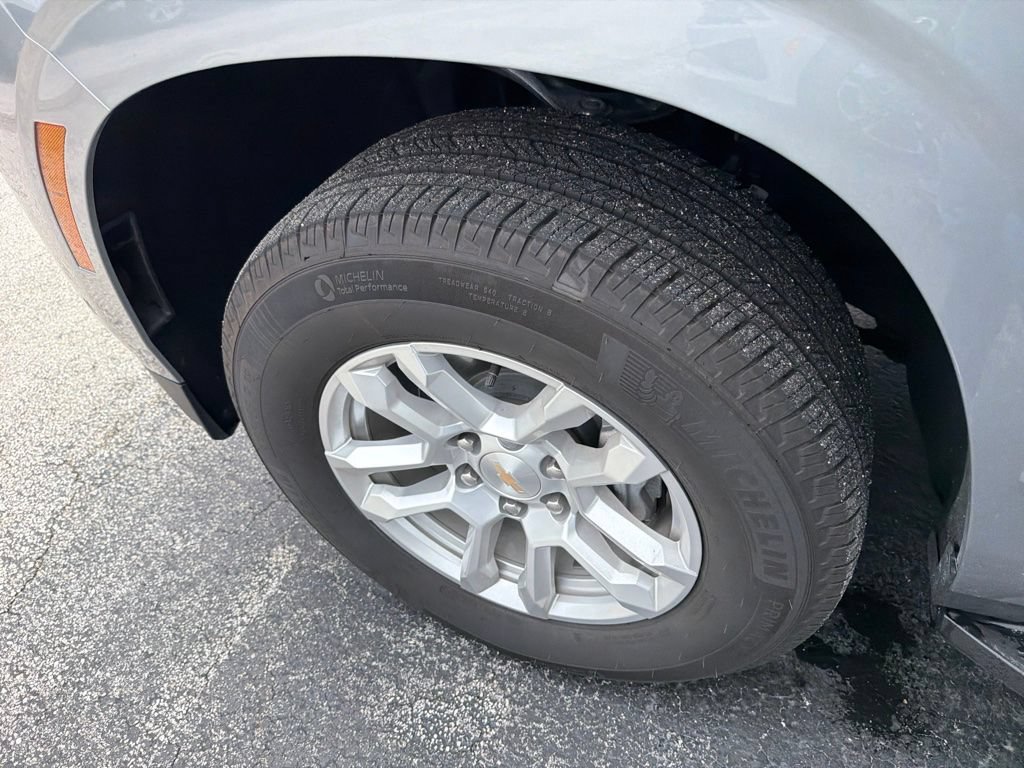 Used 2025 Chevrolet Tahoe LS RWD image 12