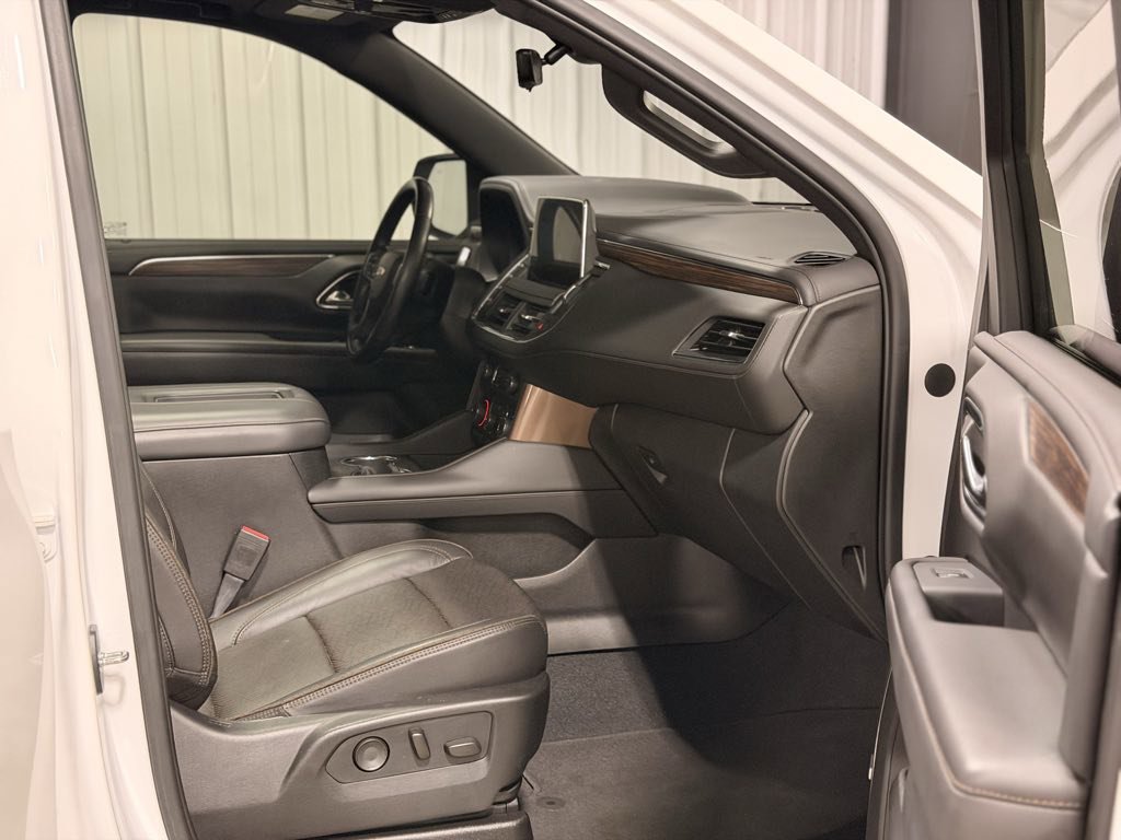 Used 2021 Chevrolet Tahoe High Country w/ Premium Package AWD/4WD image 23