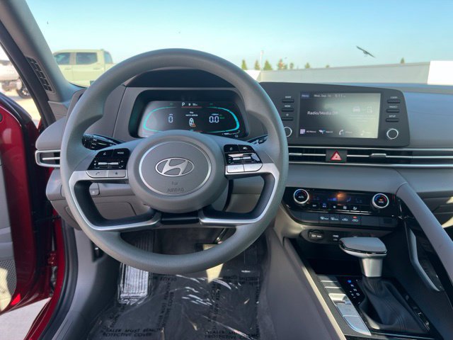 Used 2025 Hyundai Elantra Hybrid FWD image 12