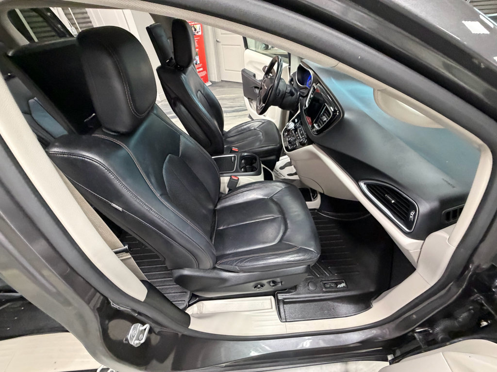 Used 2018 Chrysler Pacifica Touring-L Plus FWD image 40