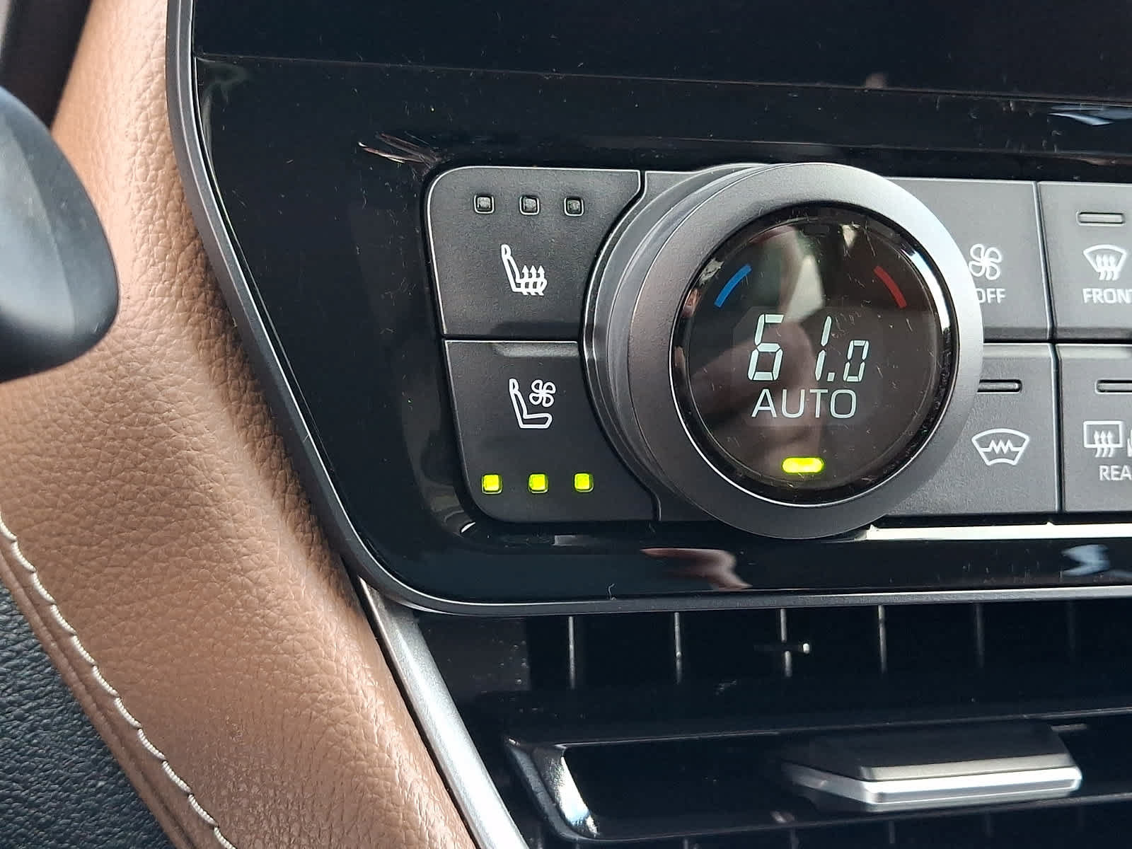 Certified 2024 Toyota Grand Highlander AWD image 30