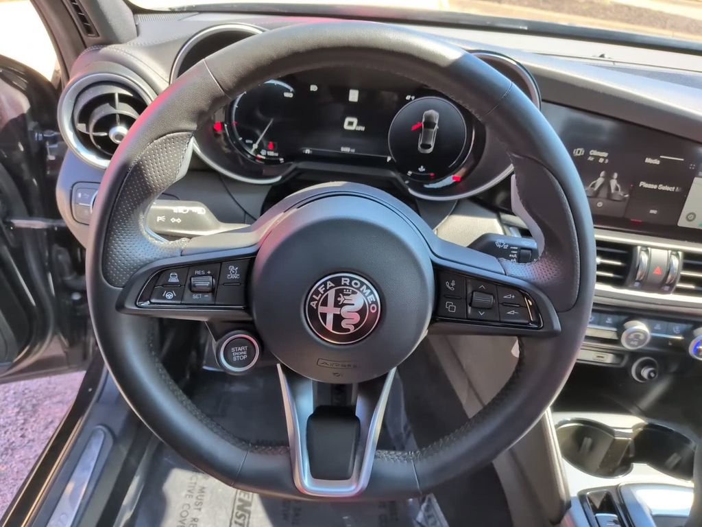 Used 2024 Alfa Romeo Giulia Veloce AWD/4WD image 25