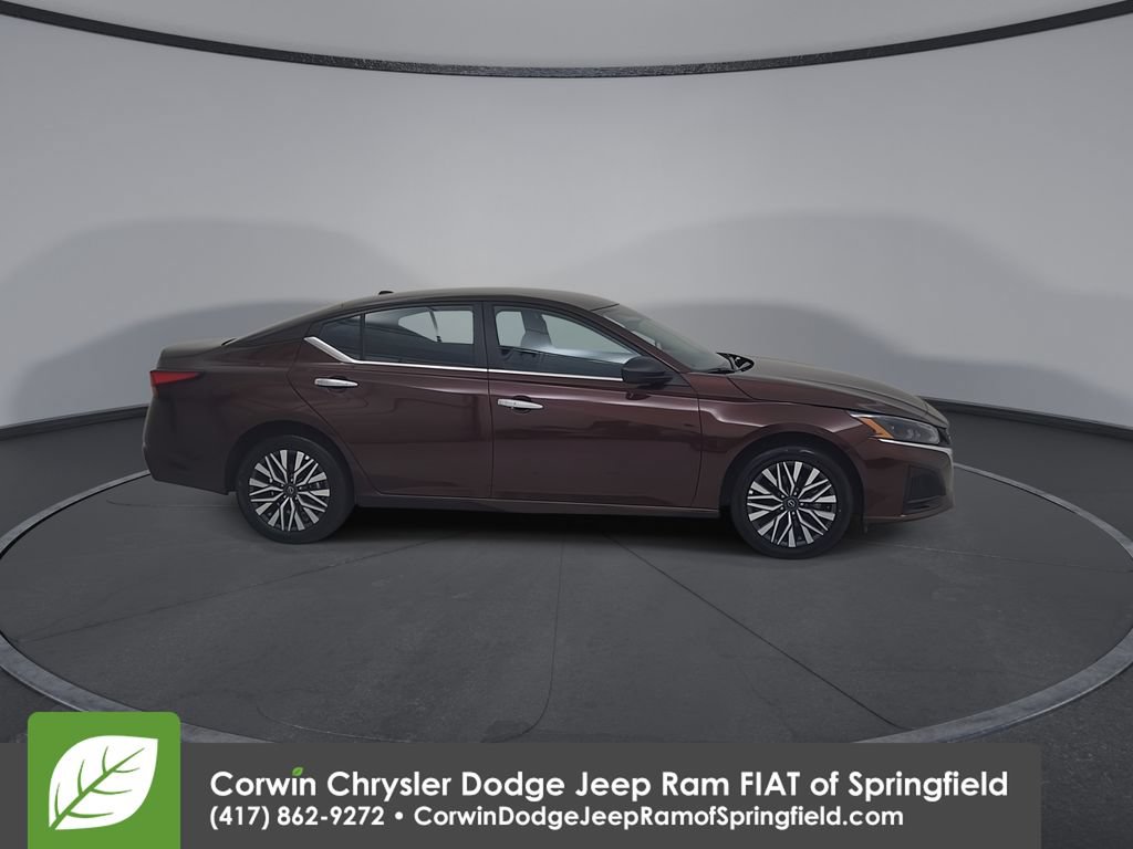 Used 2025 Nissan Altima 2.5 SV AWD/4WD image 17