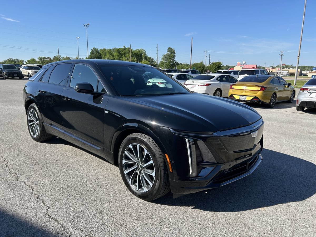Used 2024 Cadillac Lyriq Sport AWD/4WD image 2
