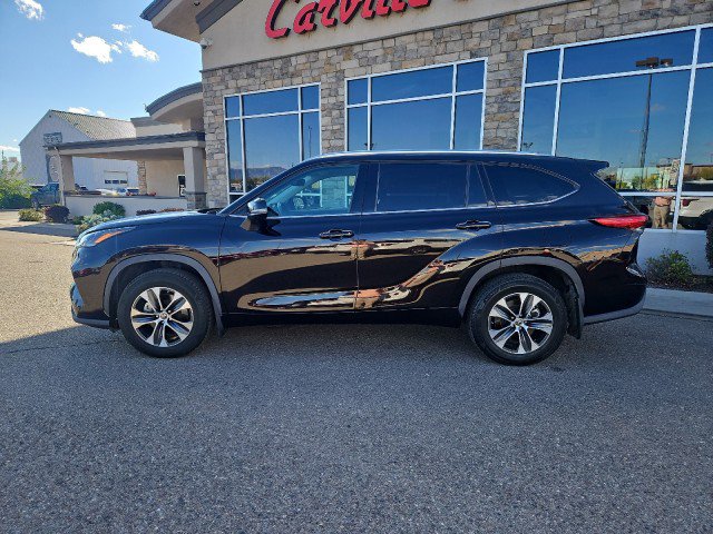 Used 2021 Toyota Highlander XLE image 2