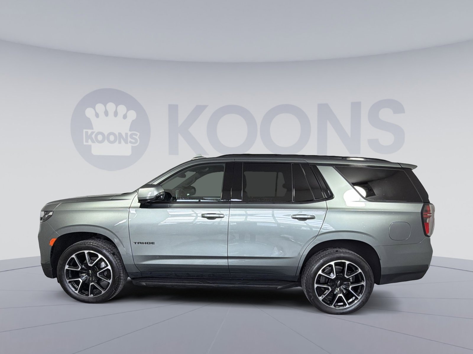 Used 2024 Chevrolet Tahoe RST w/ Luxury Package image 2