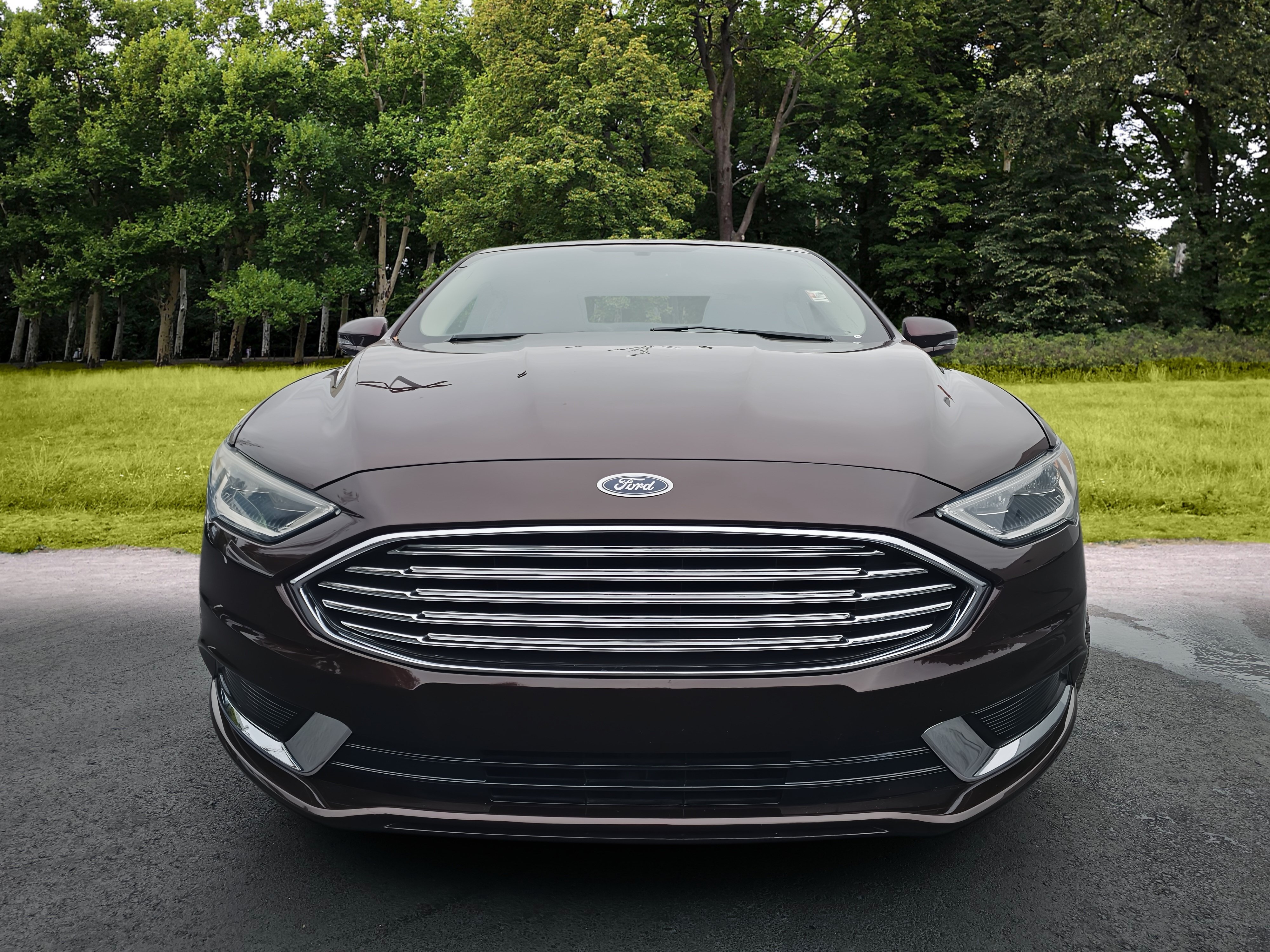 Used 2018 Ford Fusion SE w/ Fusion SE Technology Package FWD image 2