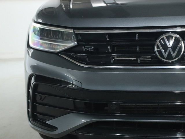 Used 2022 Volkswagen Tiguan SE R-Line image 6