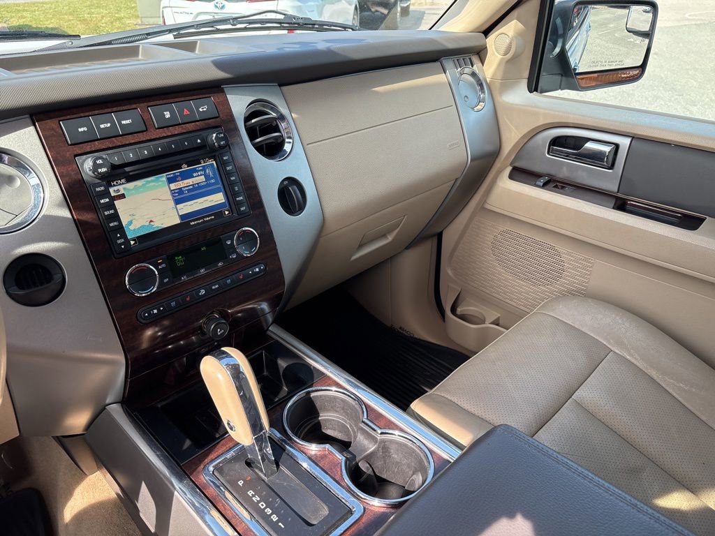 Used 2014 Ford Expedition XLT w/ Equipment Group 202A RWD image 17