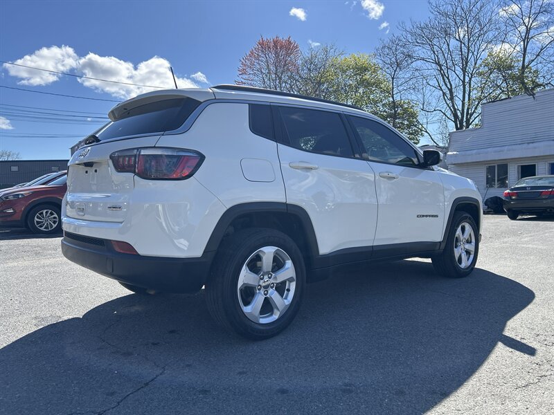 Used 2018 Jeep Compass Latitude w/ Popular Equipment Group AWD/4WD image 4