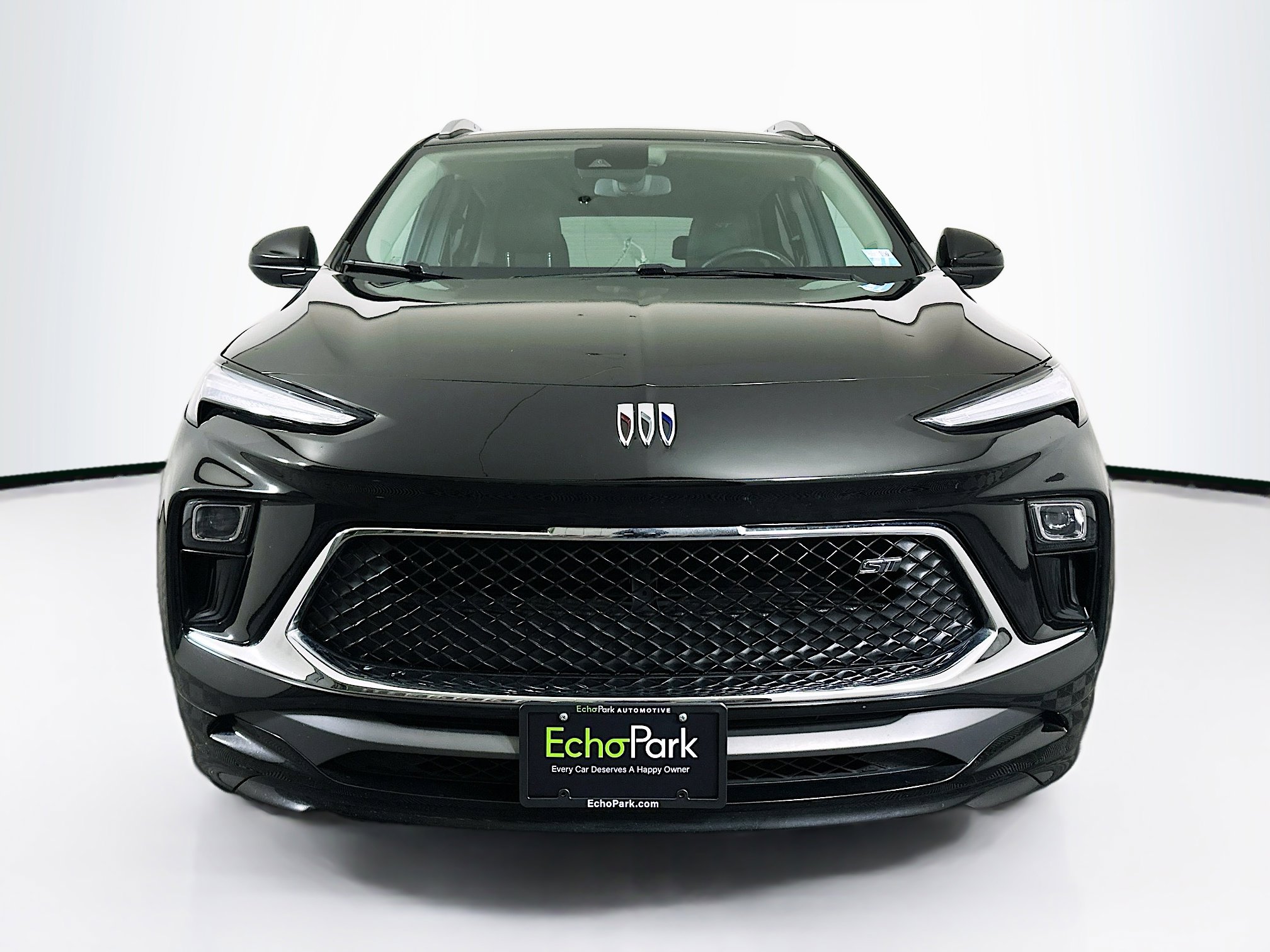 Used 2024 Buick Encore GX Sport Touring image 2