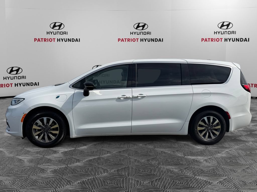 Used 2024 Chrysler Pacifica Limited FWD image 6