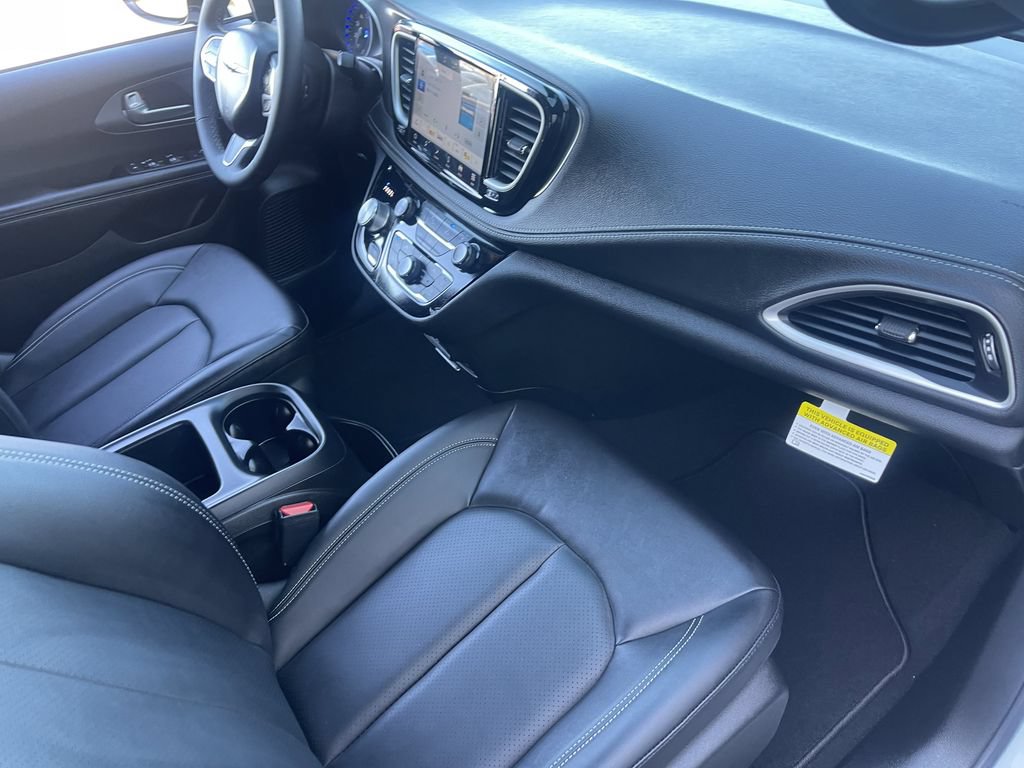 New 2026 Chrysler Pacifica Select FWD image 30