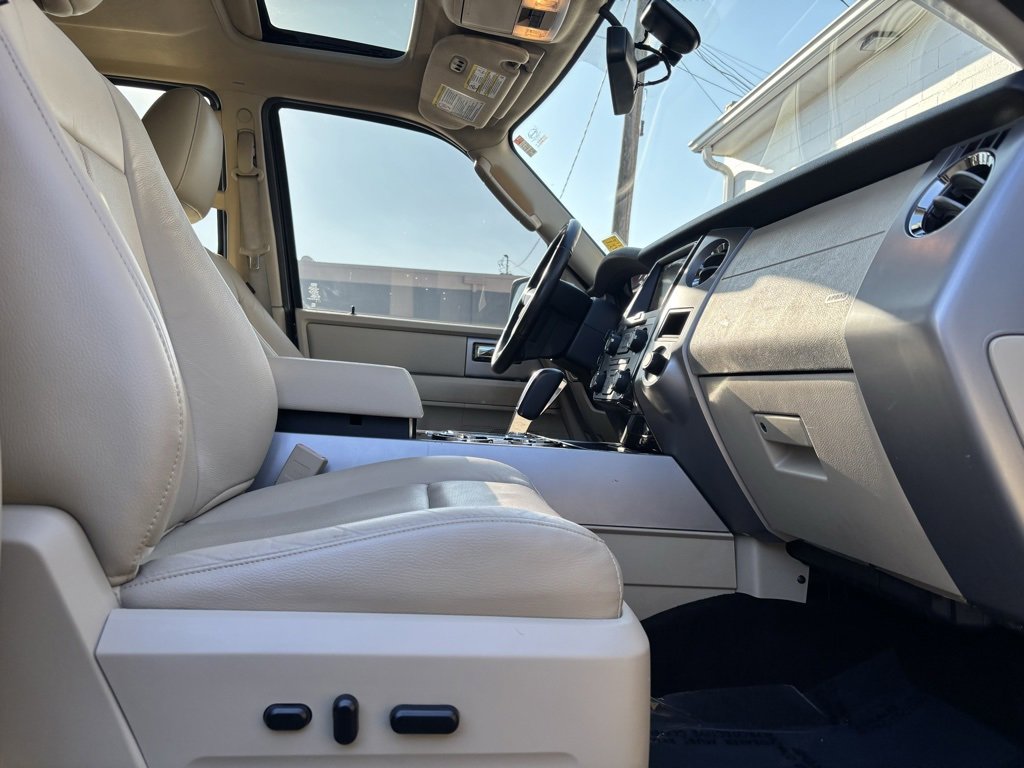 Used 2016 Ford Expedition Limited w/ Equipment Group 301A image 22