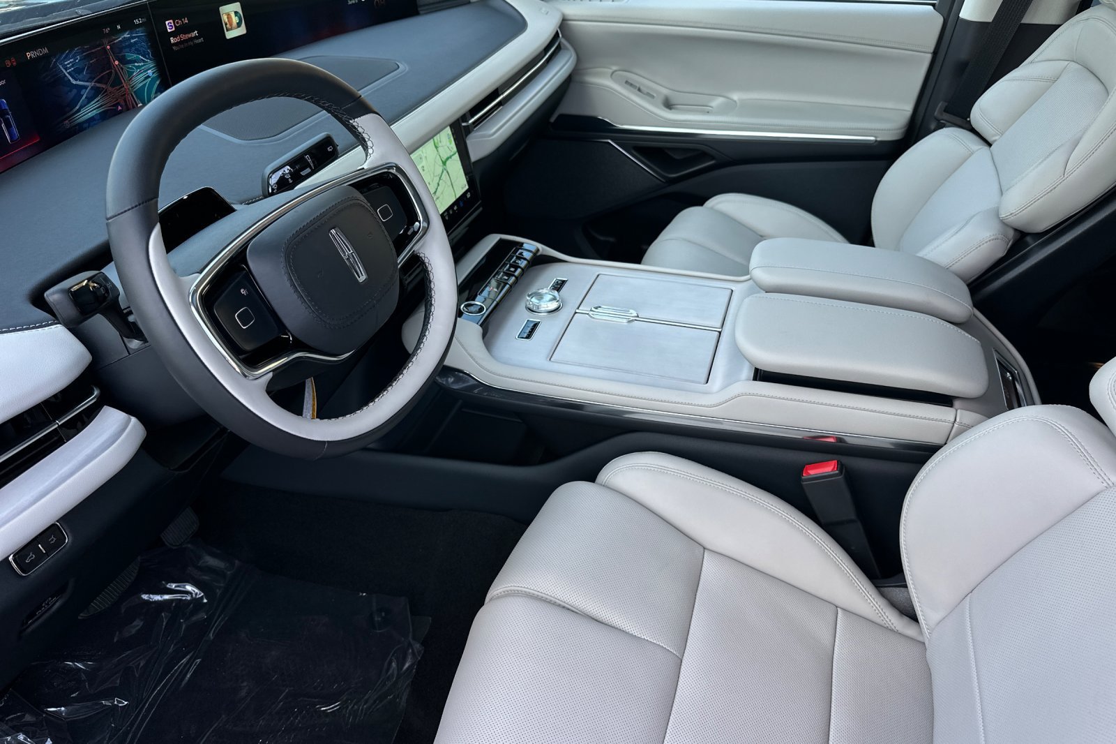 New 2026 Lincoln Navigator L Reserve AWD/4WD image 9