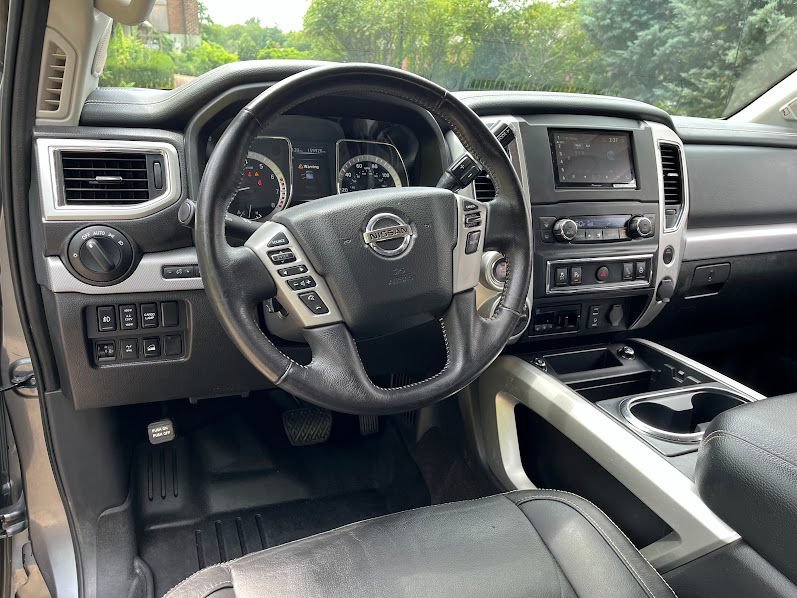 Used 2018 Nissan Titan PRO-4X w/ Pro-4x Convenience Package AWD/4WD image 10