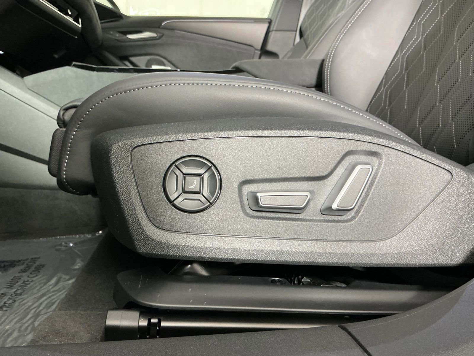 New 2025 Audi S6 e-tron Premium Plus AWD/4WD image 16