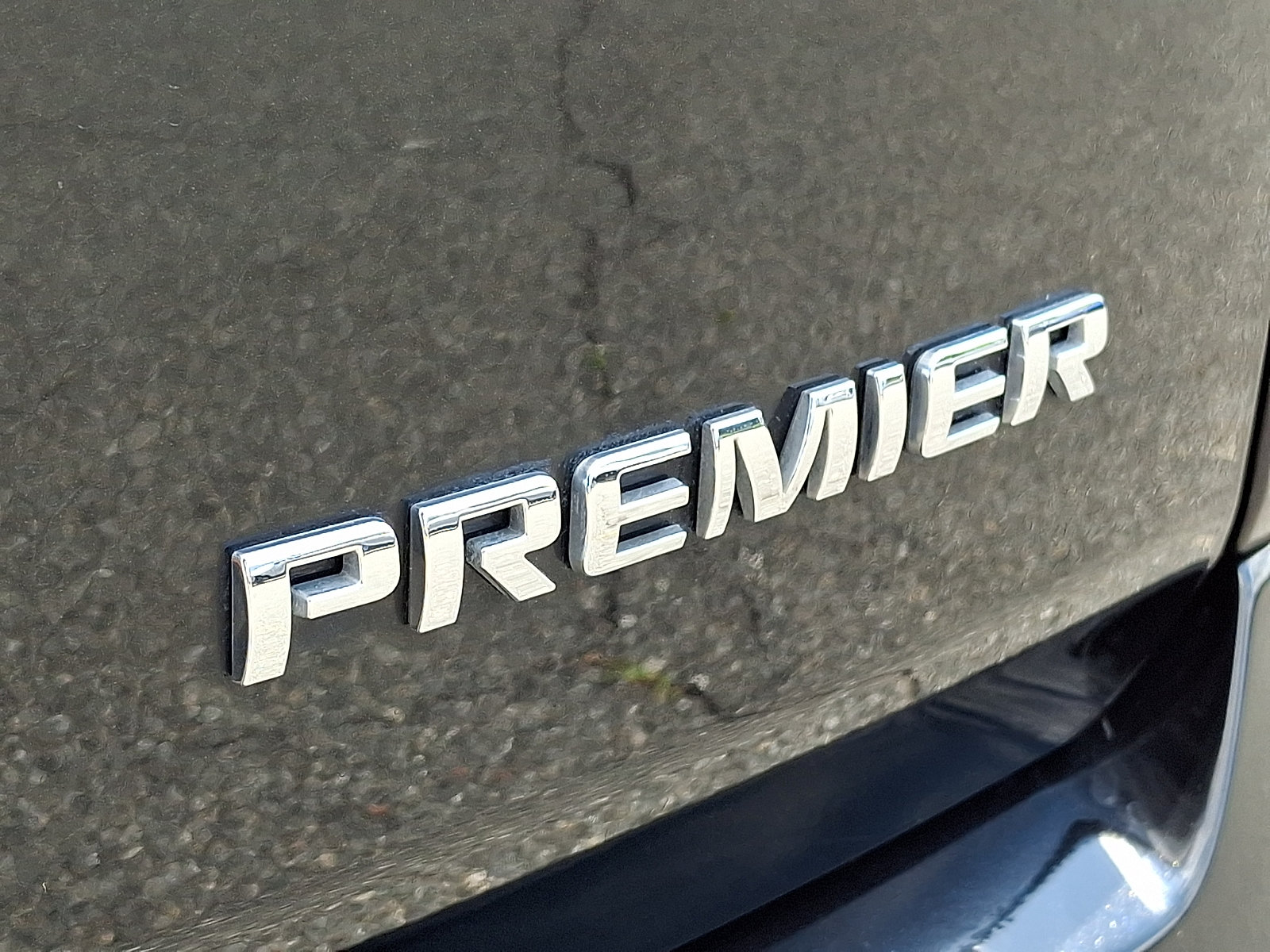 Certified 2023 Chevrolet Traverse Premier FWD image 37