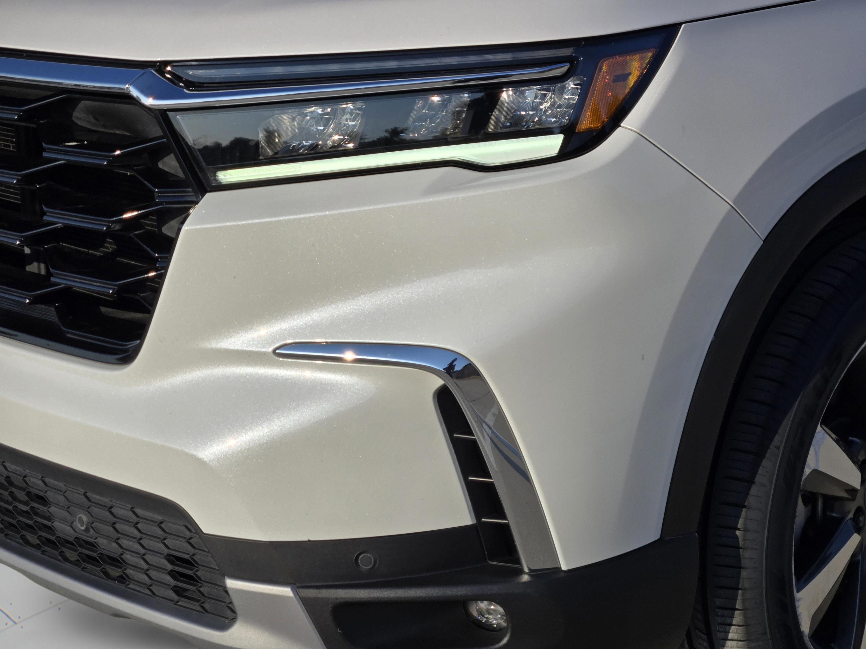 Certified 2025 Honda Pilot Touring image 30