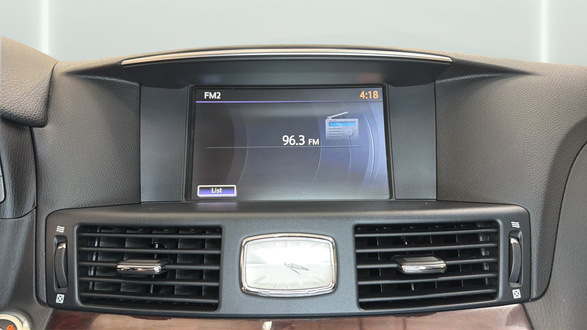 Used 2011 INFINITI M37 w/ Premium Pkg RWD image 25