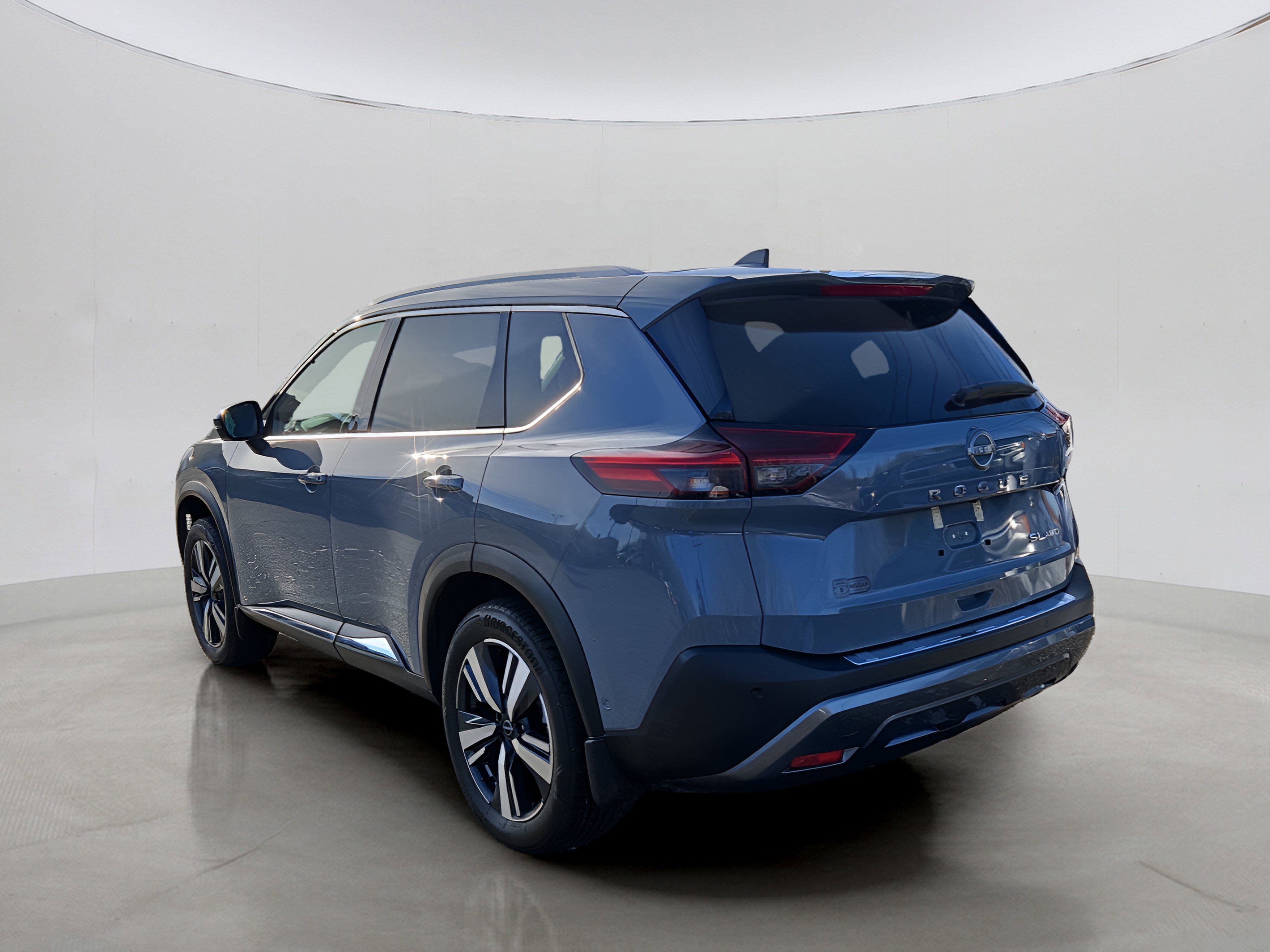 Used 2023 Nissan Rogue SL w/ SL Premium Package image 32