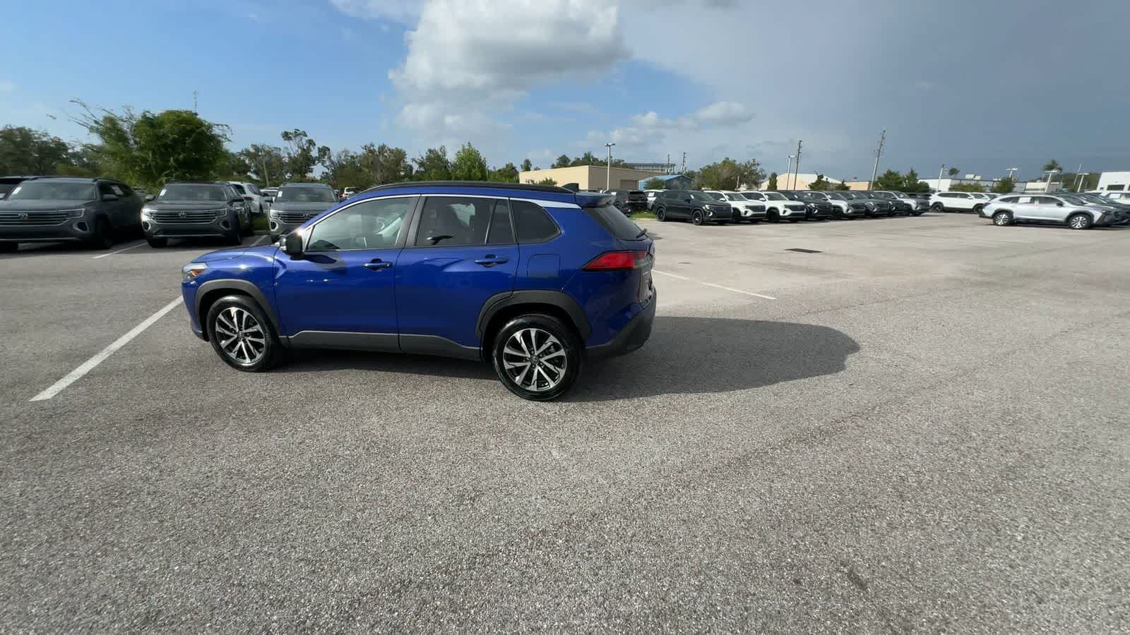 Used 2025 Toyota Corolla Cross XLE FWD image 5