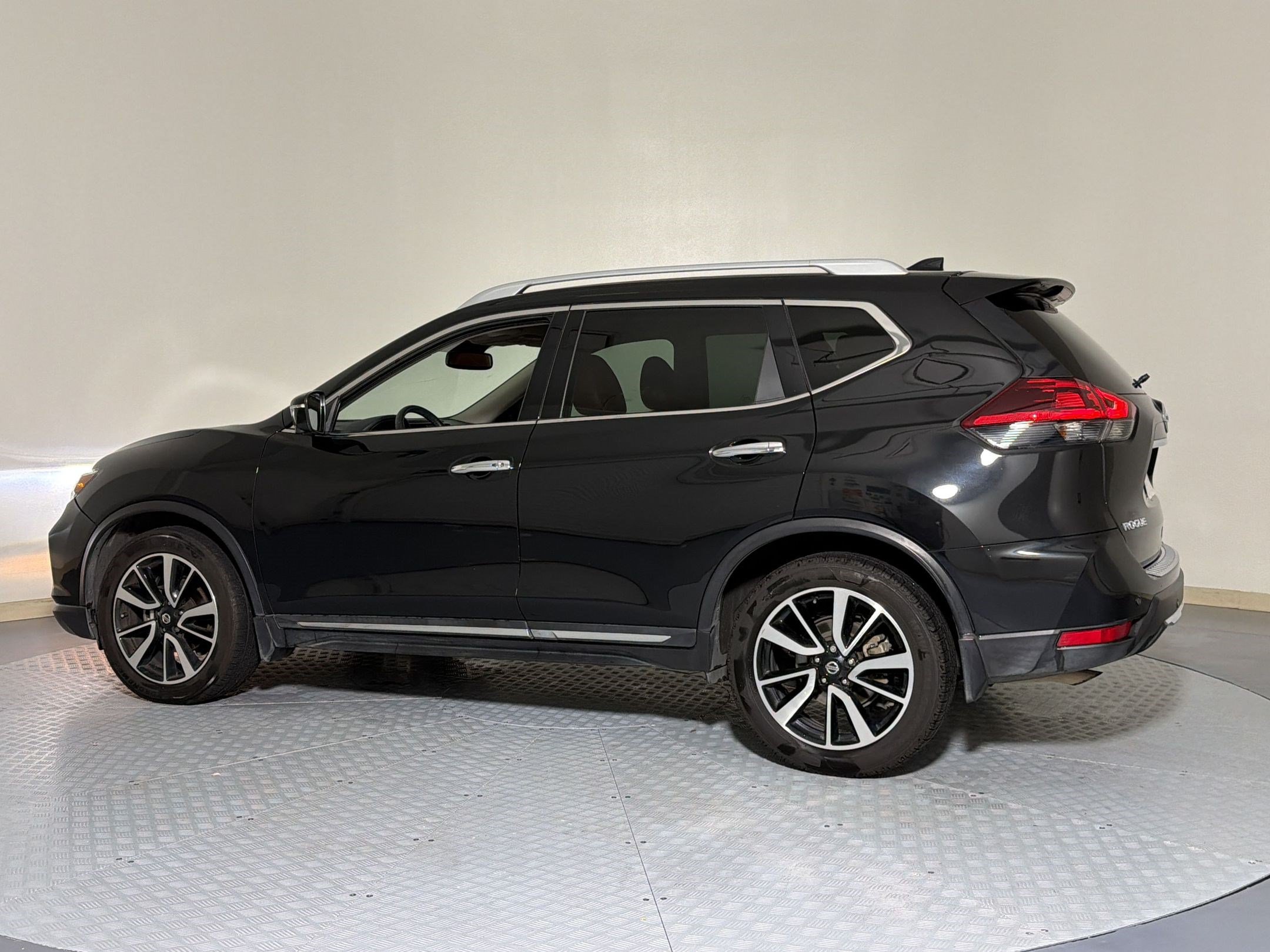 Used 2019 Nissan Rogue SL w/ Premium Package FWD image 3