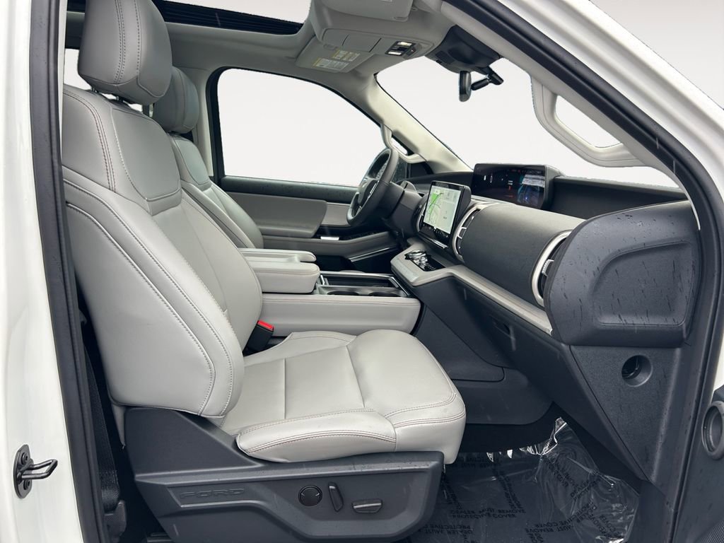 Used 2025 Ford Expedition Active image 10
