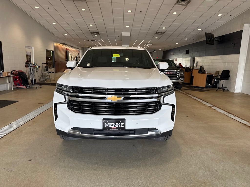 Used 2022 Chevrolet Suburban LT w/ Luxury Package AWD/4WD image 2