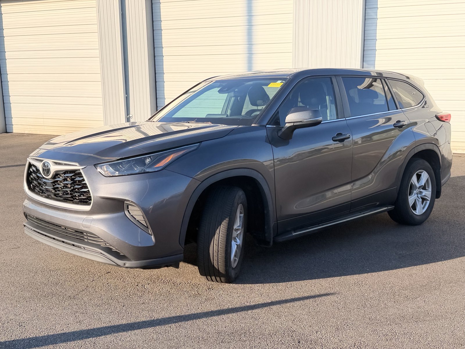 Used 2023 Toyota Highlander L AWD/4WD image 7