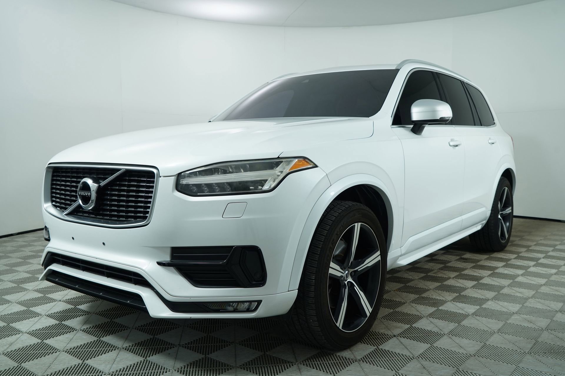 Used 2016 Volvo XC90 T6 R-Design w/ Protection Package Plus image 4