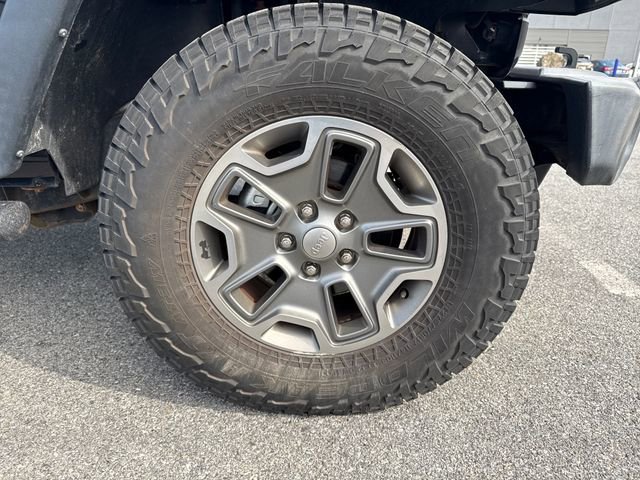 Used 2016 Jeep Wrangler Unlimited Rubicon w/ Connectivity Group image 11