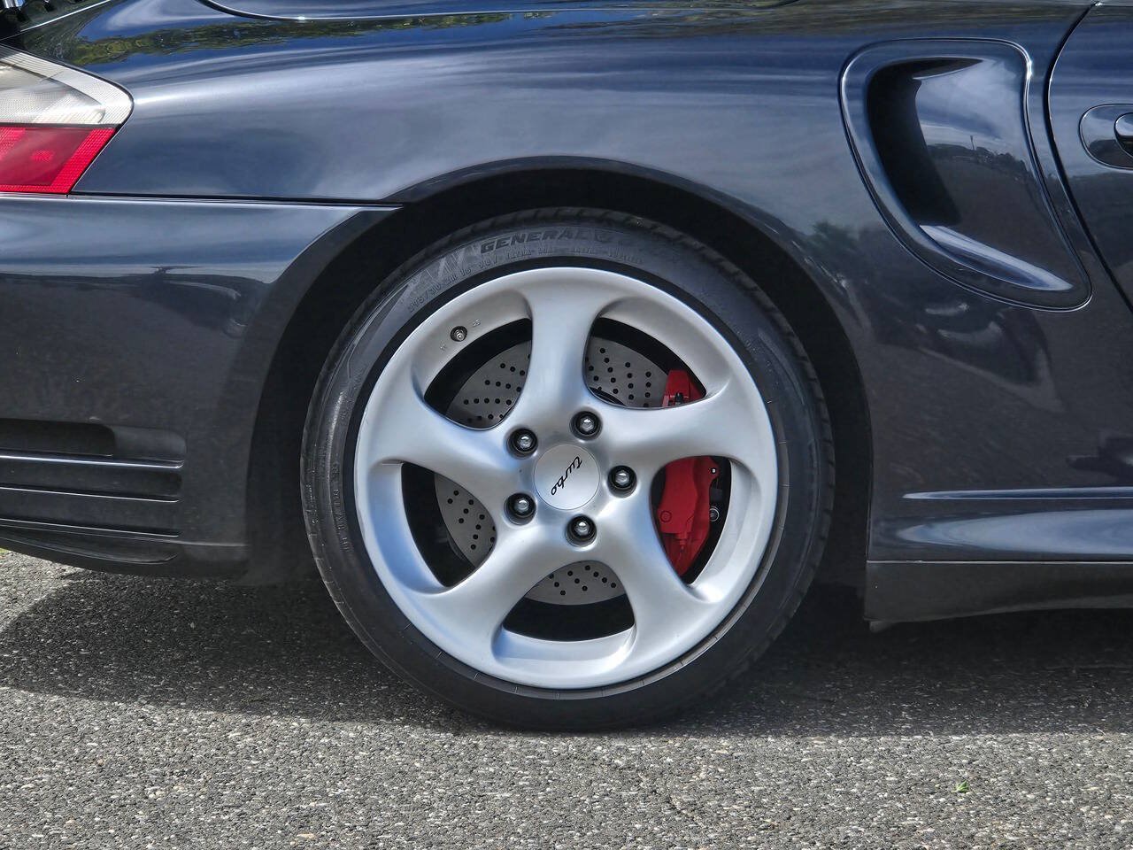 Used 2004 Porsche 911 Turbo AWD/4WD image 10