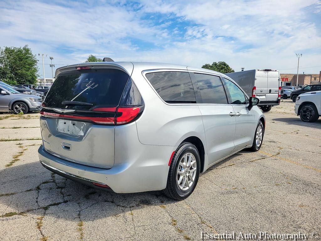 Certified 2023 Chrysler Pacifica Touring-L FWD image 13