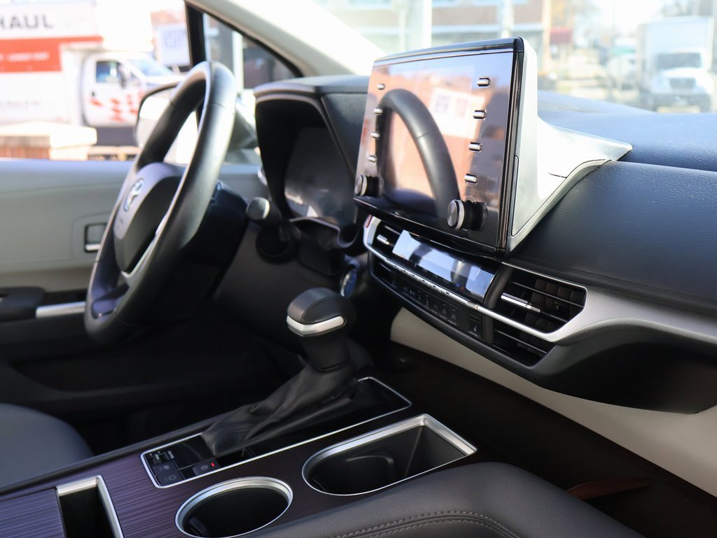 Used 2024 Toyota Sienna XLE image 10