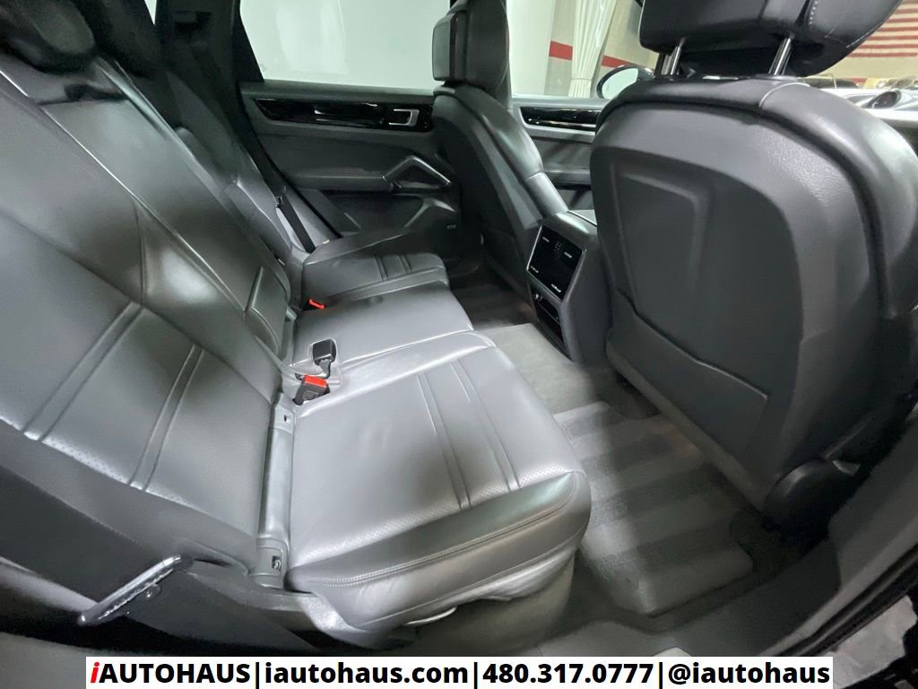 Used 2019 Porsche Cayenne Base image 16
